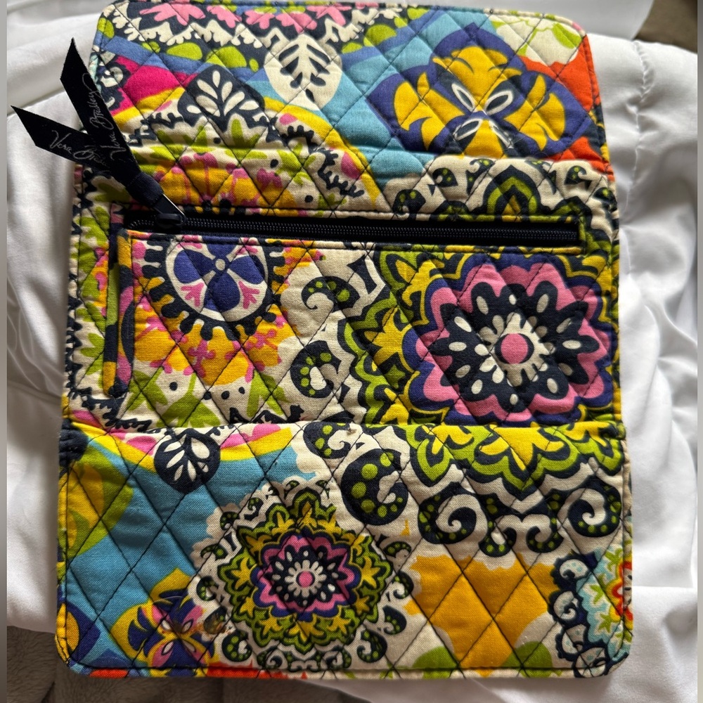 Vera Bradley Trifold Wallet in the Rio pattern Colorful Quilted wallet only - Picture 3 of 4